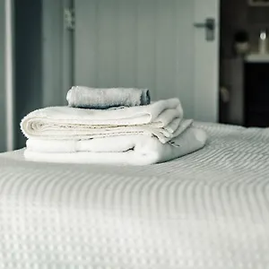 https://apartments-dealhouse-4.yorkshirehotels.net