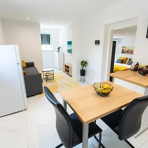 Golden Oasis Free Private Parking Appartamento